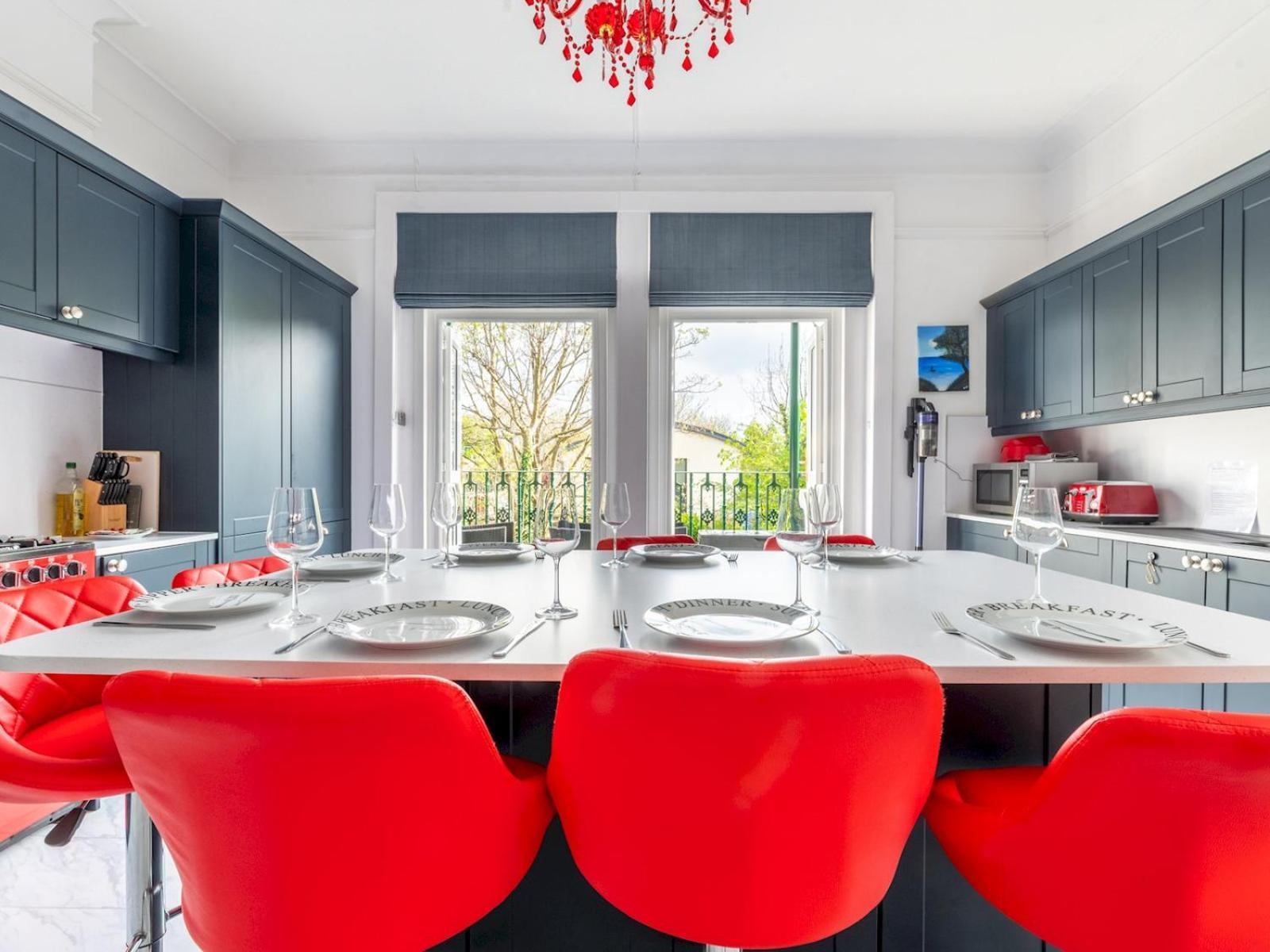 Pass The Keys Elegant 4br House Parking Garden Library London