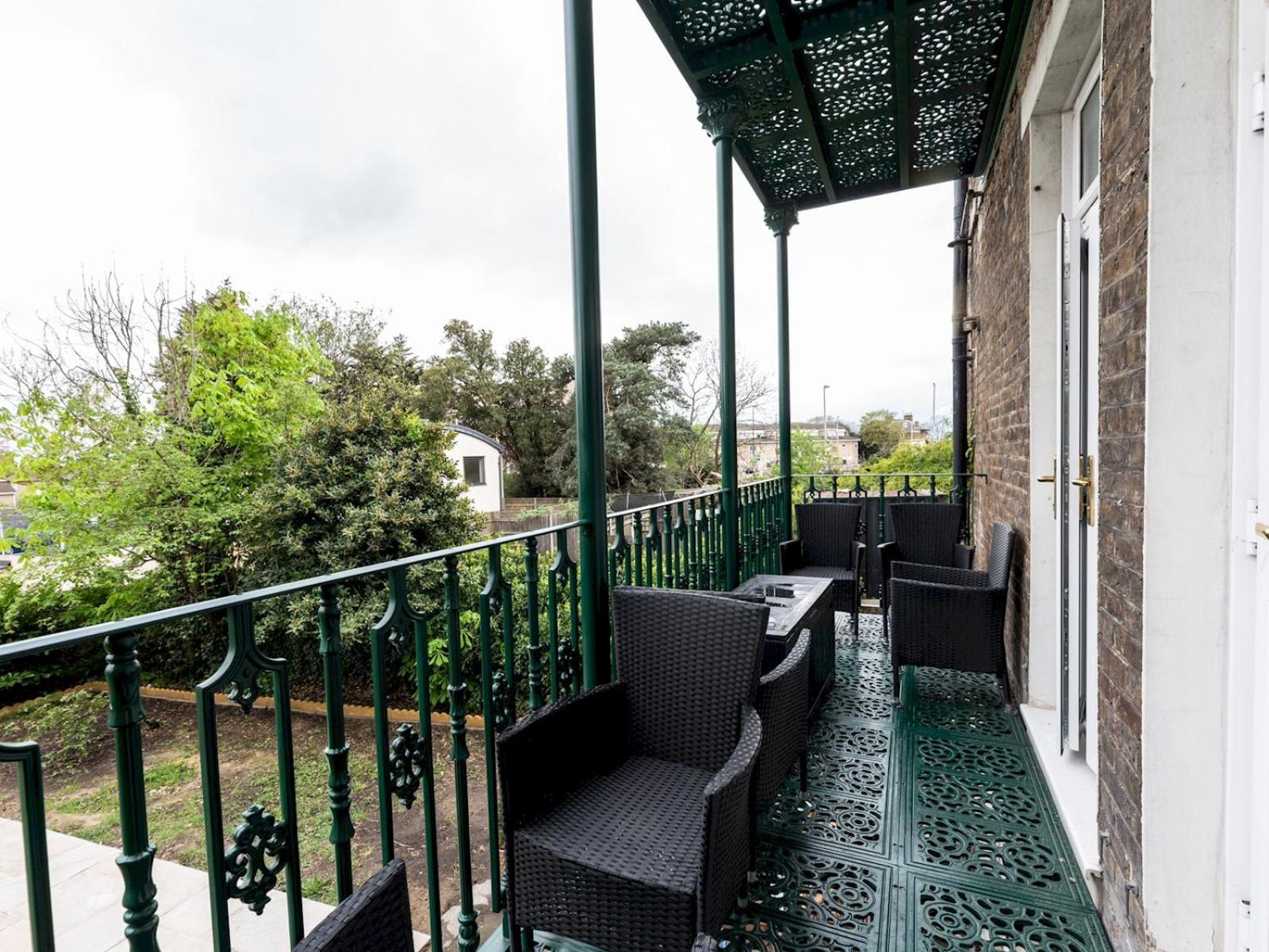 Pass The Keys Elegant 4br House Parking Garden Library Ferienhaus